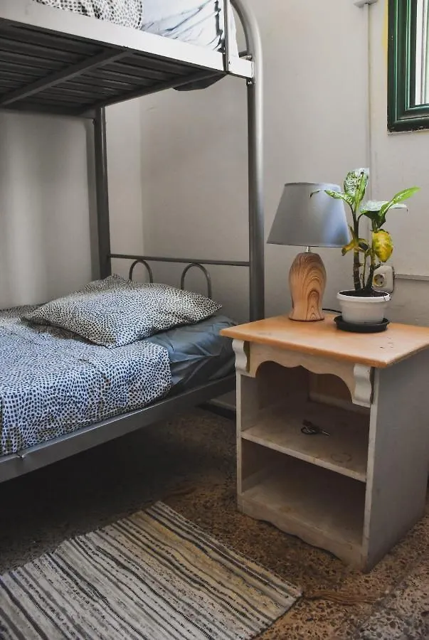 Single Fin Hostel Arona